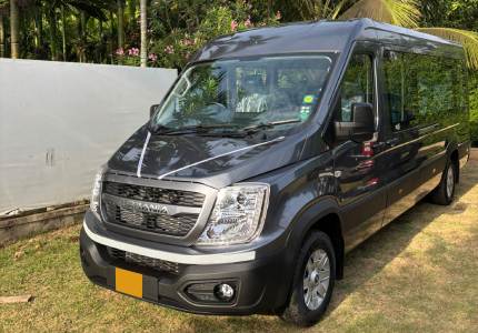 17 Seater Urbania Traveller